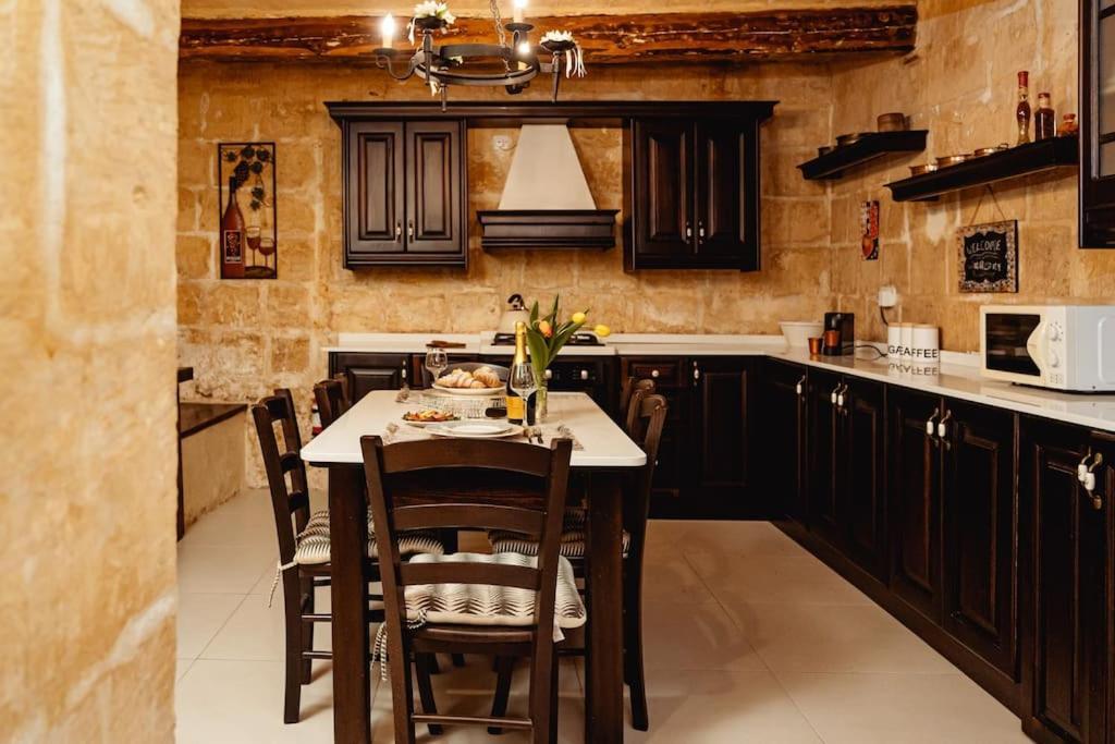 Enchanting 2Bdr Townhouse In Valletta Centre! Exterior foto
