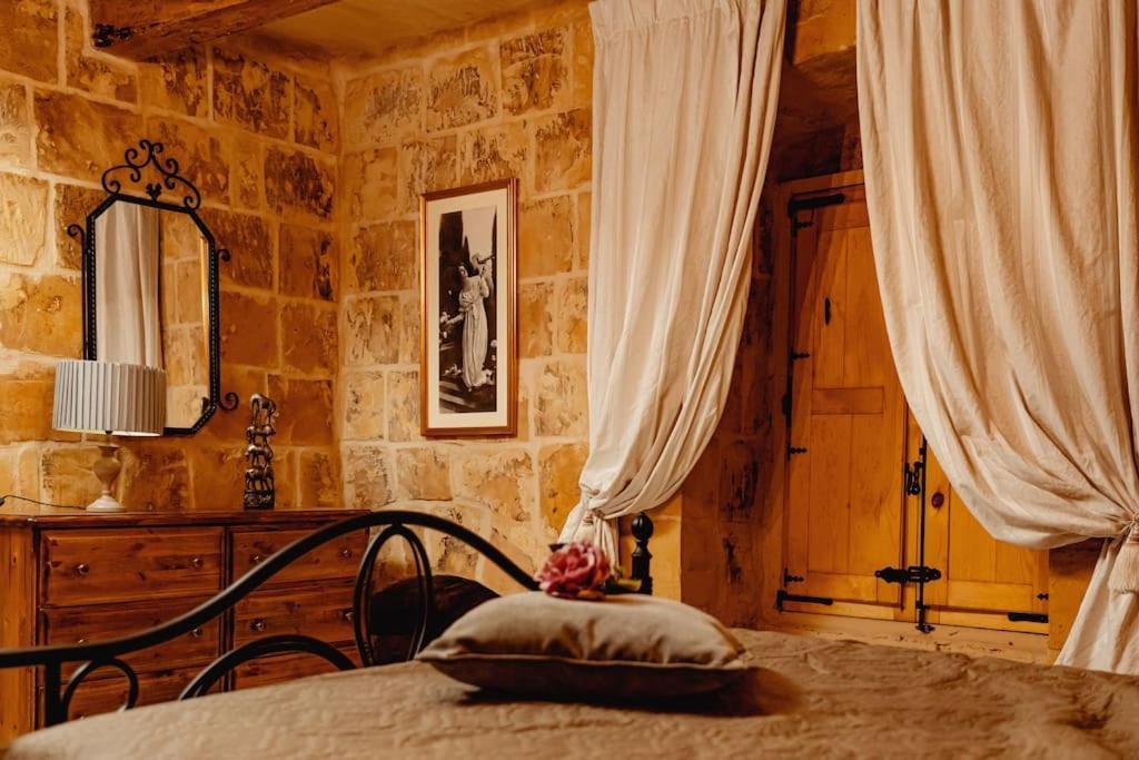Enchanting 2Bdr Townhouse In Valletta Centre! Exterior foto
