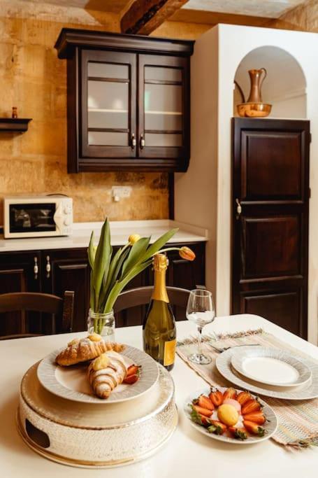 Enchanting 2Bdr Townhouse In Valletta Centre! Exterior foto